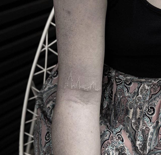 点击大图看下一张:一组关于纽约城市和人物的黑白灰风格点刺纹身图案