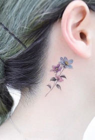 女生颈部好看的鲜花彩绘纹身图案