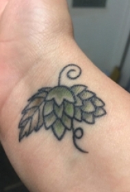 手腕上彩绘纹身技巧简单线条纹身叶子纹身素材小清新植物纹身图片