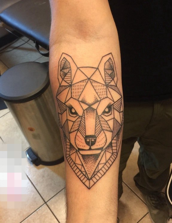 点击大图看下一张：手臂黑白点刺几何简约线条狼动物纹身图片