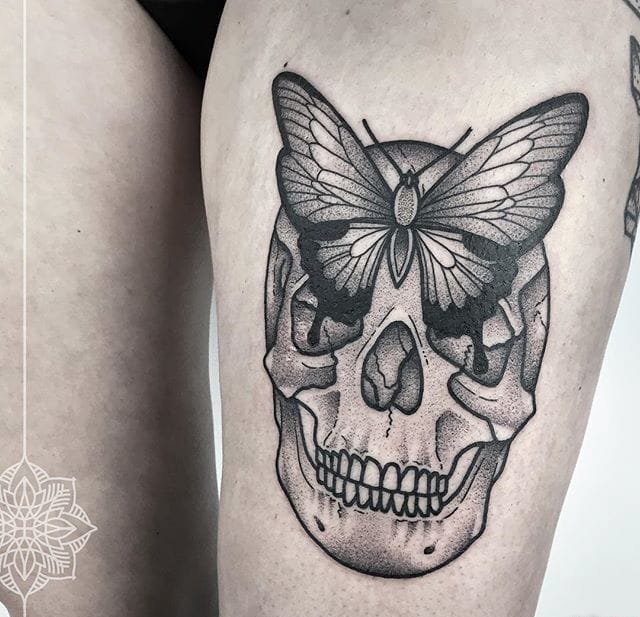 点击大图看下一张：一组黑白点刺风格简单个性线条纹身图案