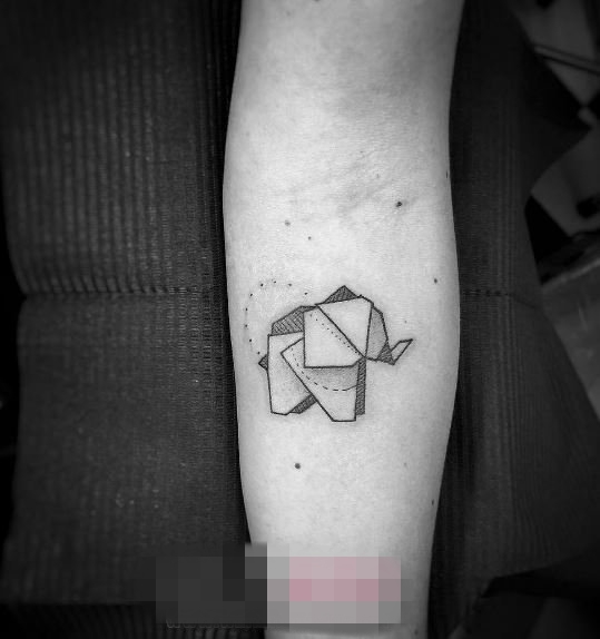 点击大图看下一张：15款创意折纸几何元素简单个性线条小动物纹身图案