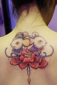 女生背部好看的彩色卡通老鼠纹身图案