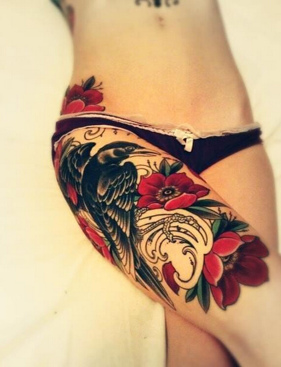 点击大图看下一张：女性腿部彩色玫瑰花乌鸦纹身图案
