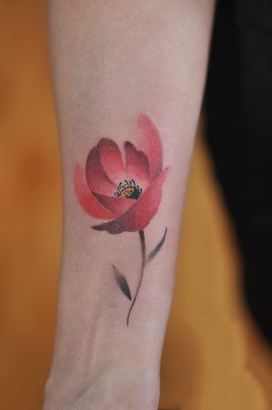 点击大图看下一张：手臂小清新罂粟花彩绘纹身图案