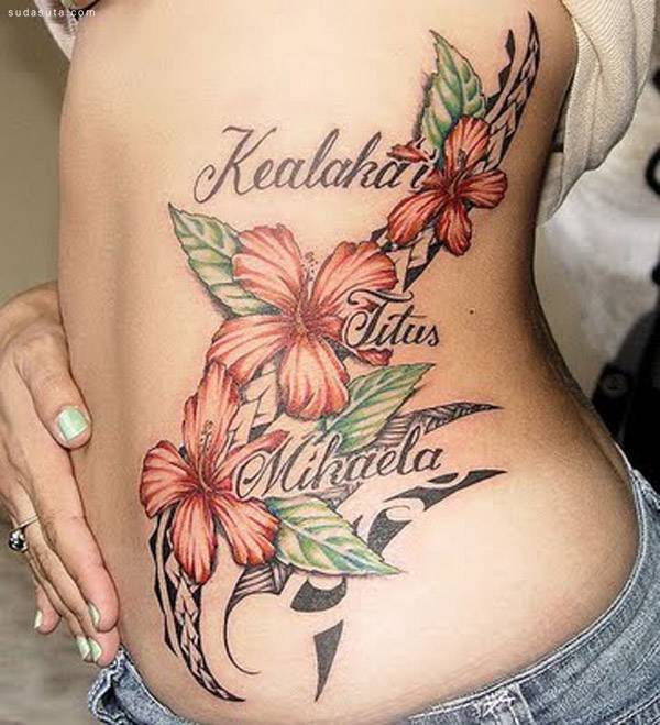 点击大图看下一张：女性腰部漂亮的花卉字母纹身