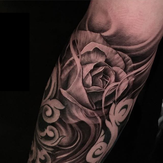 点击大图看下一张：超个性的纹身黑白灰风格纹身点刺技巧抽象线条纹身图案