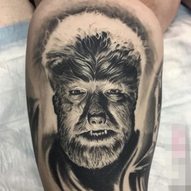 点击大图看下一张:超个性的纹身黑白灰风格纹身点刺技巧抽象线条纹身图案