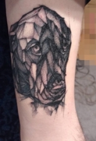 手臂上黑白灰风格点刺技巧简易狗纹身动物图片