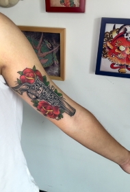 手臂手枪玫瑰彩绘纹身图案