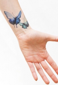 手腕个性蝴蝶彩绘纹身图案