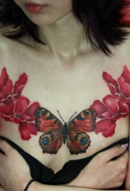 美女胸部盛开的花朵和蝴蝶纹身图案