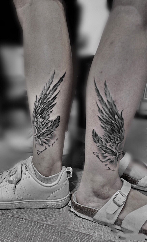 点击大图看下一张：情侣腿部个性翅膀英文纹身图案
