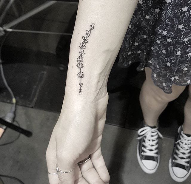 点击大图看下一张:13款黑白灰风格点刺纹身几何元素纹身简约线条纹身图案