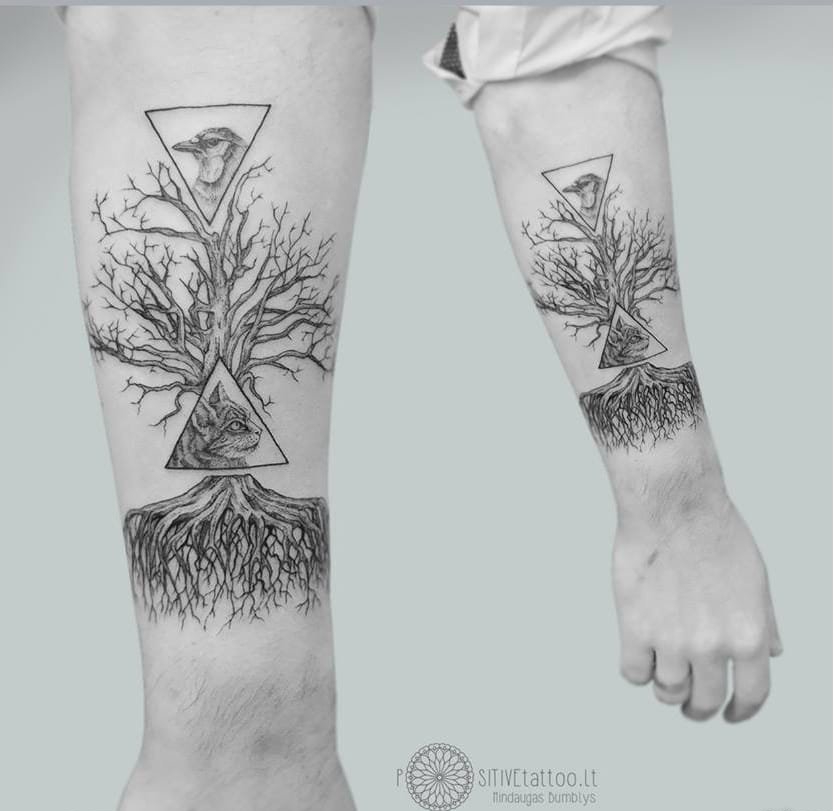 点击大图看下一张：一组黑白灰风格关于植物和动物的个性纹身图案