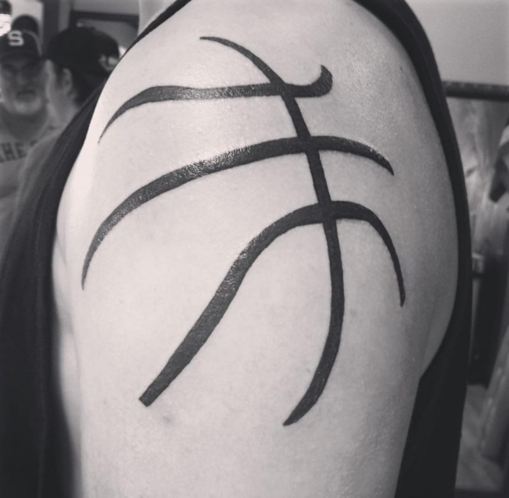 点击大图看下一张：一组男生热爱的几何元素纹身简单线条关于篮球的纹身图案