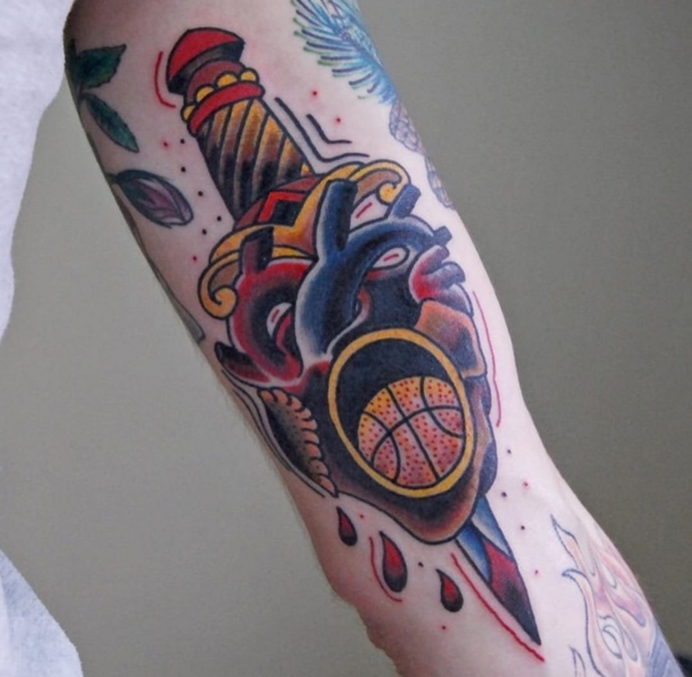 点击大图看下一张：一组男生热爱的几何元素纹身简单线条关于篮球的纹身图案