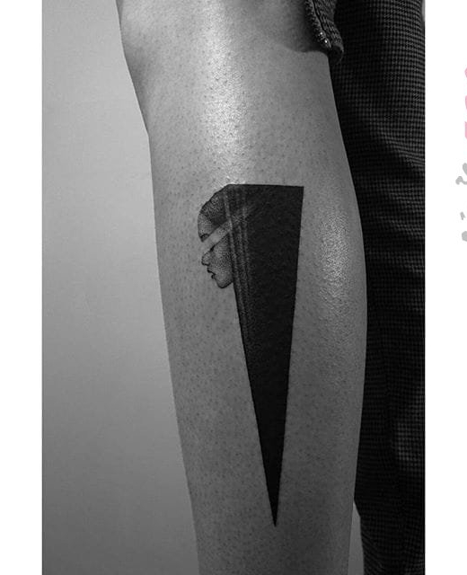 点击大图看下一张：15款黑白灰风格纹身点刺技巧几何元素纹身图案
