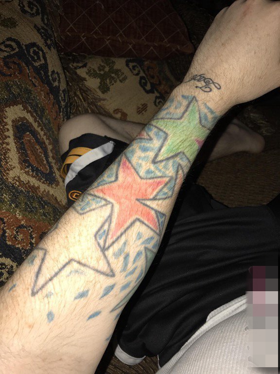 点击大图看下一张：手臂上彩绘纹身技巧几何元素纹身简约线条纹身大五角星纹身图片