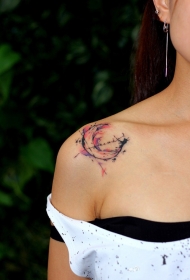 女性锁骨月亮图腾彩绘纹身图案