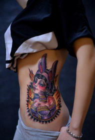 美女腰部漂亮的兔女郎纹身图片