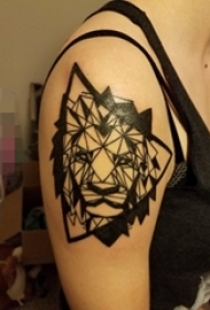 手臂上纹身黑白灰风格几何元素纹身简约线条纹身狮子头纹身动物图片