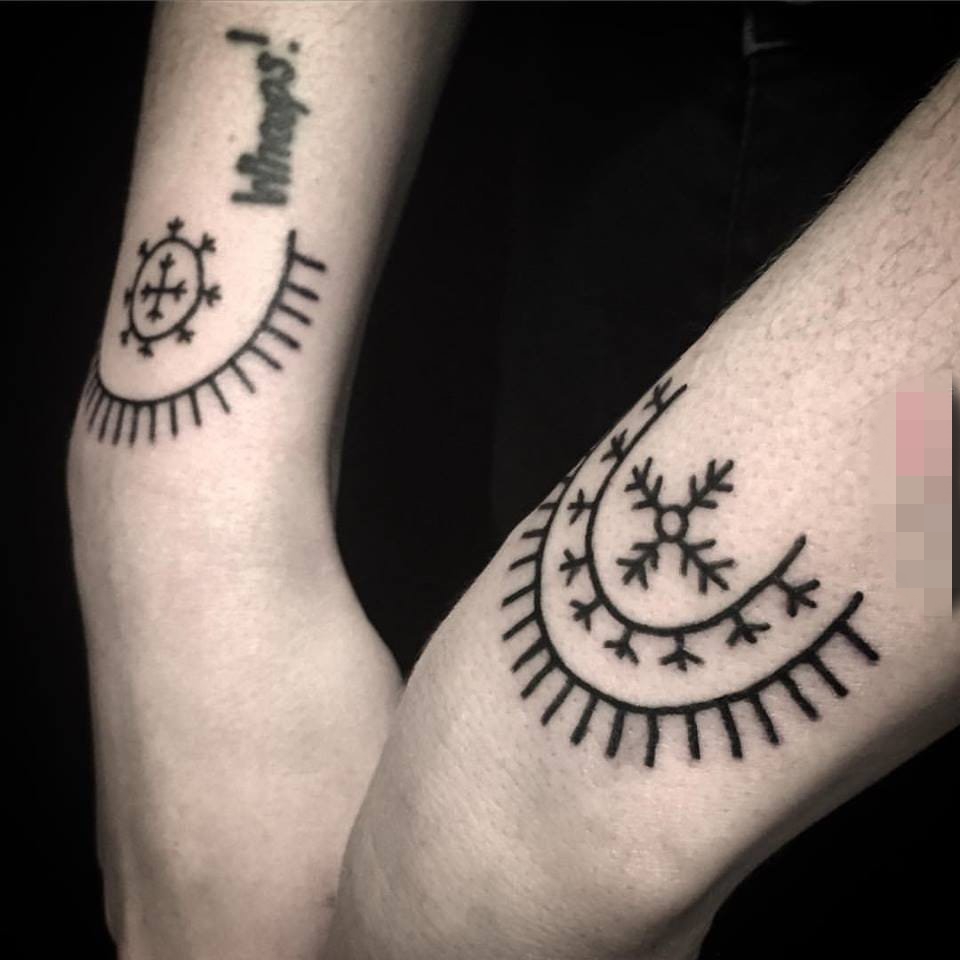 点击大图看下一张：一组黑白纹身由简单线条组成的个性纹身图案大全