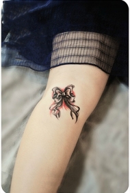 女生腿部蝴蝶结个性纹身图案
