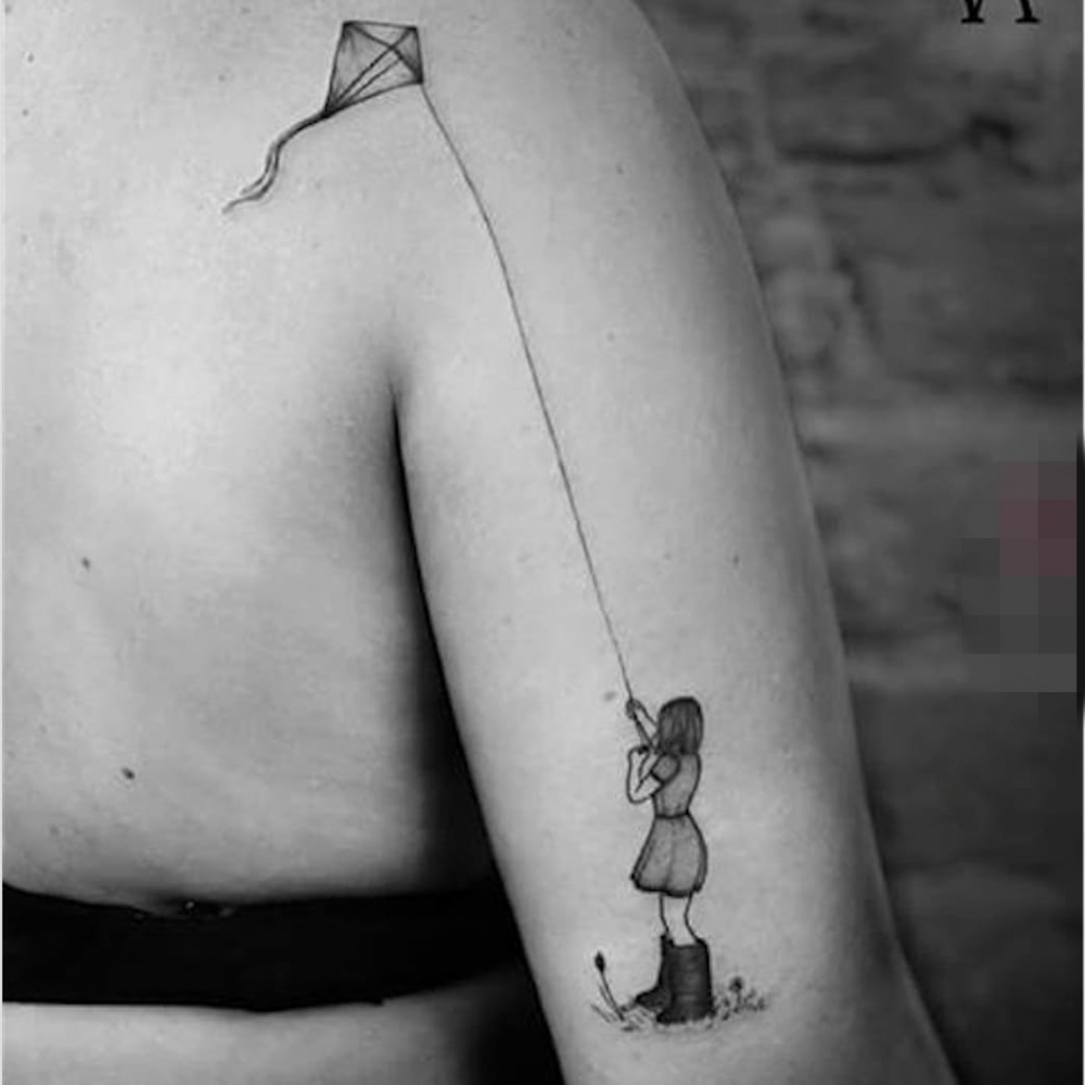 点击大图看下一张：一组黑白风格纹身人物和动物的简单线条纹身图案大全