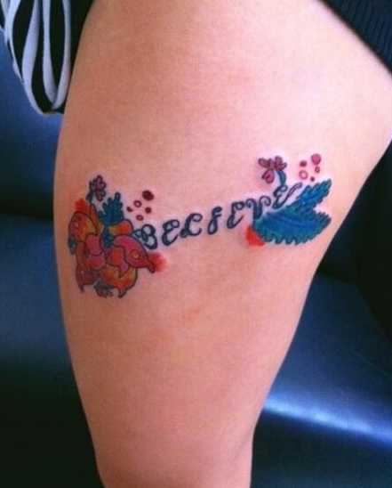 点击大图看下一张：时尚女性大腿精美漂亮的花朵和字符纹身图案