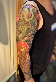 手臂大象与老虎花朵彩绘纹身图案