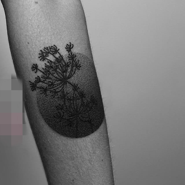 点击大图看下一张:10款黑白点刺技巧几何元素动物和人物肖像纹身图案大全