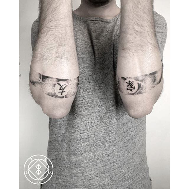 点击大图看下一张：一组黑白点刺技巧简约线条几何元素纹身图案大全