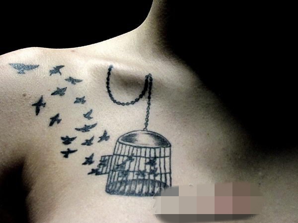 点击大图看下一张：一组女生肩部简单个性线条小巧纹身图案大全
