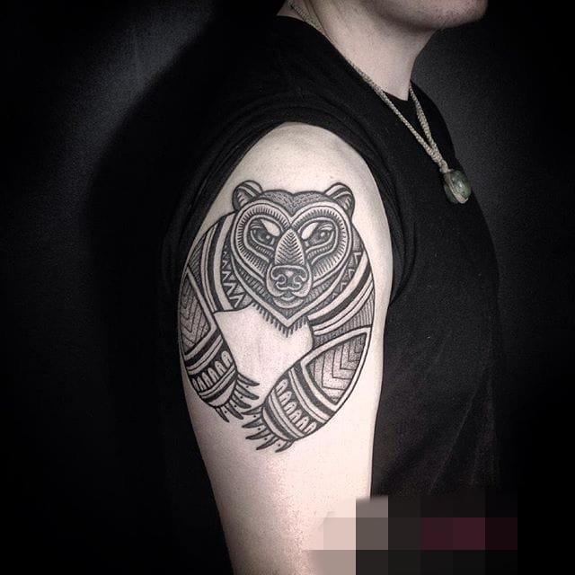 点击大图看下一张：黑白点刺技巧点刺技巧简单个性抽象线条纹身图案