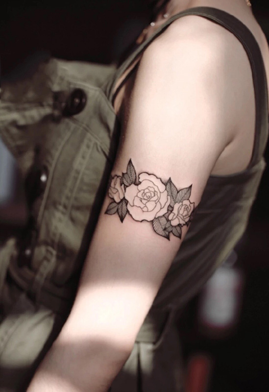 点击大图看下一张：手臂简洁清新玫瑰纹身图案
