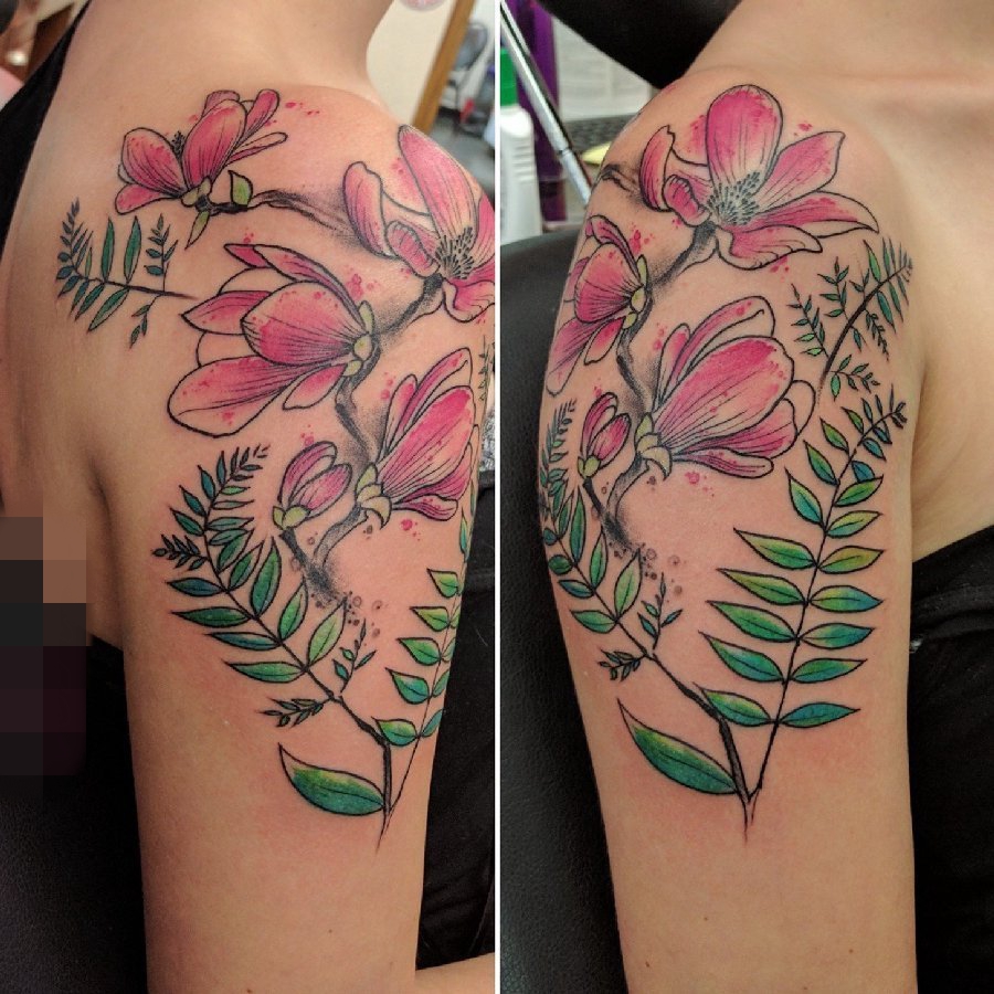 点击大图看下一张：女生手臂上彩色渐变植物素材花朵纹身图片