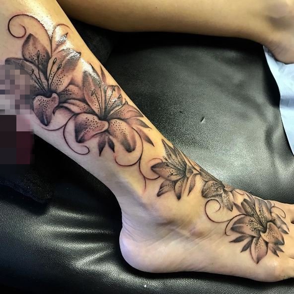 点击大图看下一张：女生喜爱的植物素材文艺花朵纹身图案