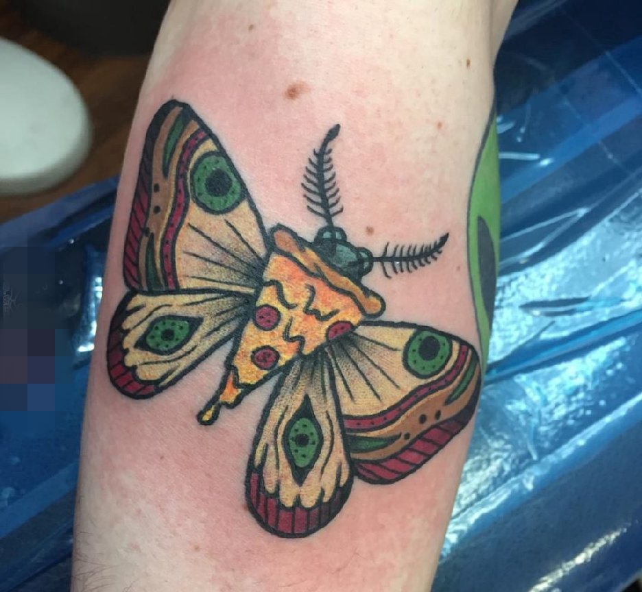 点击大图看下一张：手臂上彩绘个性小动物蝴蝶纹身图片