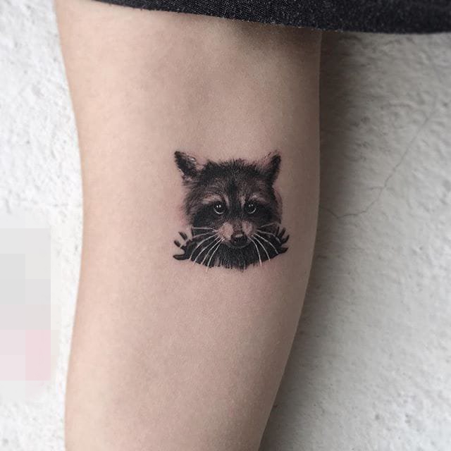 点击大图看下一张:个性几何油画动物设计纹身图案