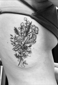 女生侧腰上黑白植物素材简单线条花朵纹身图片