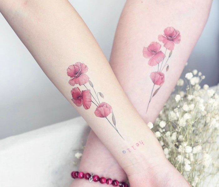 点击大图看下一张：适合姐妹与闺蜜的手臂花朵纹身图案