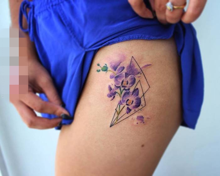 点击大图看下一张:女生植物小清新文艺花朵纹身图案