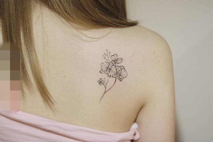 点击大图看下一张：女生植物小清新文艺花朵纹身图案