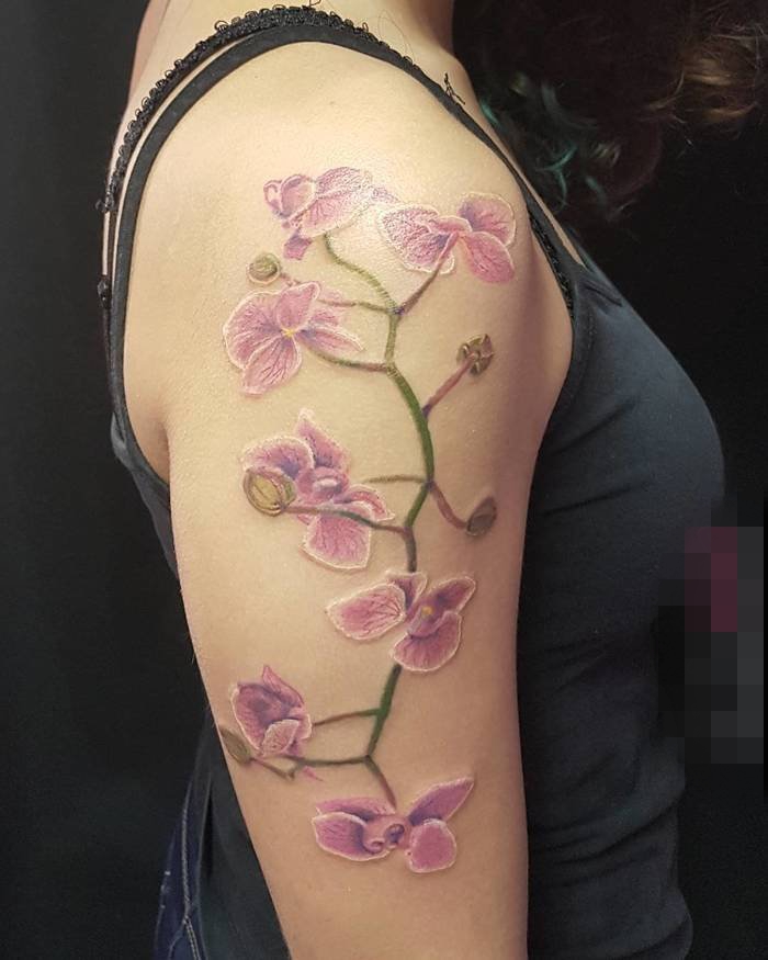 点击大图看下一张：11款女生与花创意个性文艺小清新纹身图案
