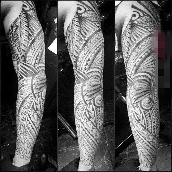 点击大图看下一张:男生霸气黑白花臂纹身图案