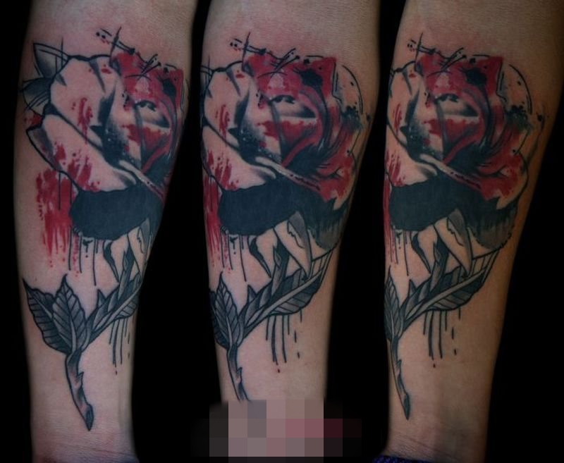 点击大图看下一张：女生唯美植物彩绘技巧玫瑰花纹身图案