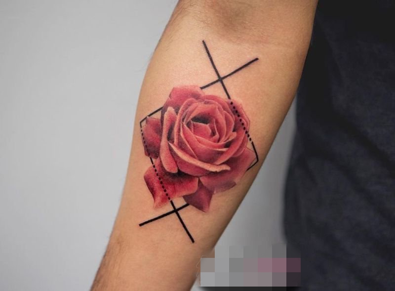 点击大图看下一张：女生唯美植物彩绘技巧玫瑰花纹身图案