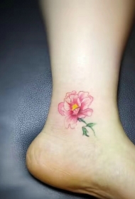 脚踝上的时尚迷人花朵纹身图案