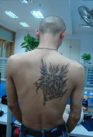 男性背部圣斗士山羊座神衣纹身图案